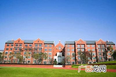 青岛市高中私立学校有哪些,青岛都有那些私立高中，录取分数线是多少？