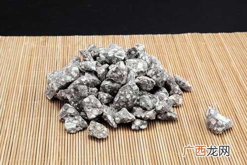 麦饭石是什么,麦饭石一般都长在什么地方？