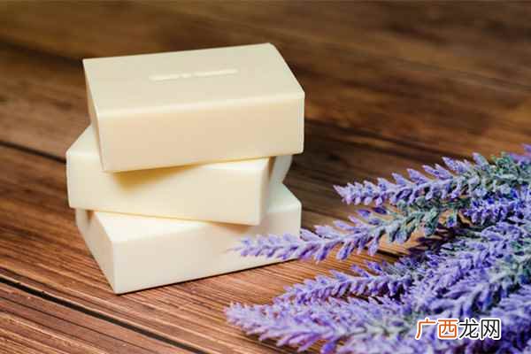 硫磺皂可以控油、抑制细菌、除螨消炎、去屑止痒等作用 硫磺皂有什么作用