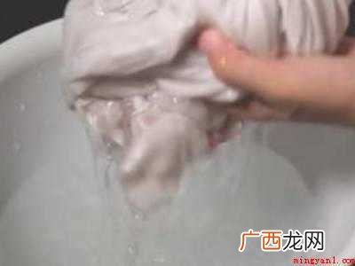 杏汁弄衣服上怎么洗
