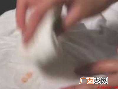杏汁弄衣服上怎么洗