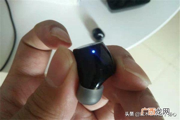 双耳无线蓝牙耳机用法,双耳蓝牙耳机怎么配对？