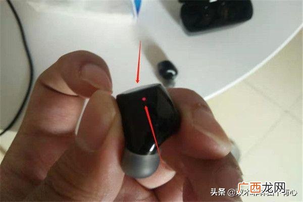 双耳无线蓝牙耳机用法,双耳蓝牙耳机怎么配对？