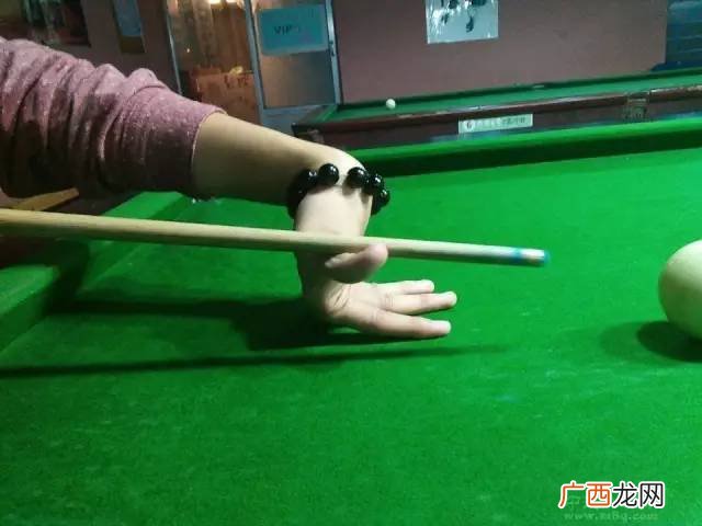 打台球架杆的姿势有哪些,斯诺克如何固定姿势？