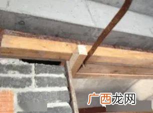 建筑上通缝和对缝什么意思,建筑上墙面通缝怎么处理？