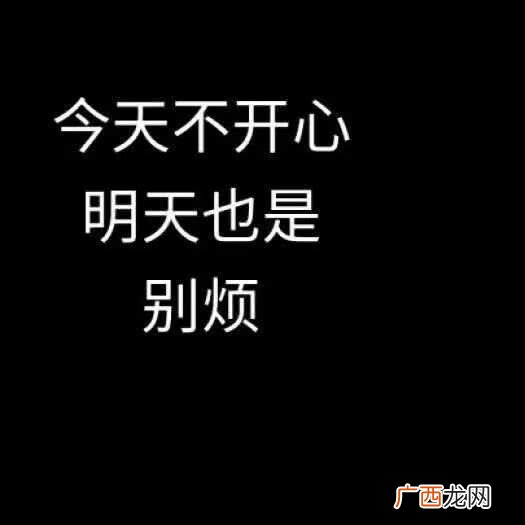 于是爱恨交错人消瘦是什么歌,帮我查找一首老歌.歌名字我忘记了！其中又一段歌词是：于是爱恨情仇人？