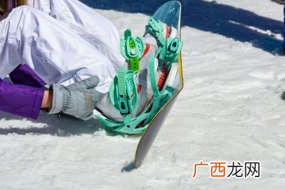 铁公鸡歇后语是什么,大树底下铁公鸡。是什么意思？