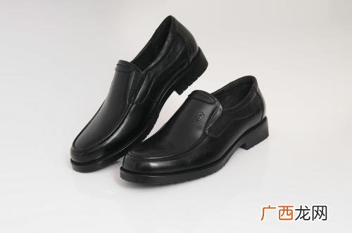 梦特娇男鞋什么档次的,银泰西湖店都有哪些鞋类品牌?银泰西湖店都有？