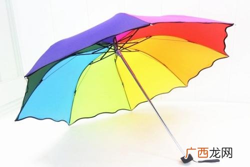 晴雨伞和雨伞的区别,雨伞外翻和内翻有什么区别？
