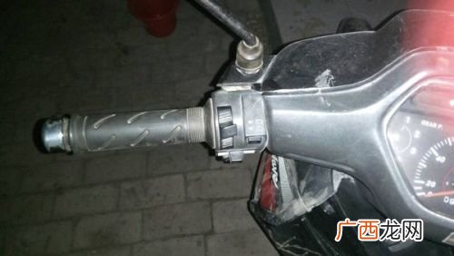 摩托车离合器在哪,三摩车哪里是离合？