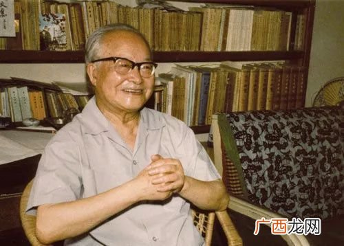 沈从文的腊八粥表达了什么,腊八粥详写的是什么？
