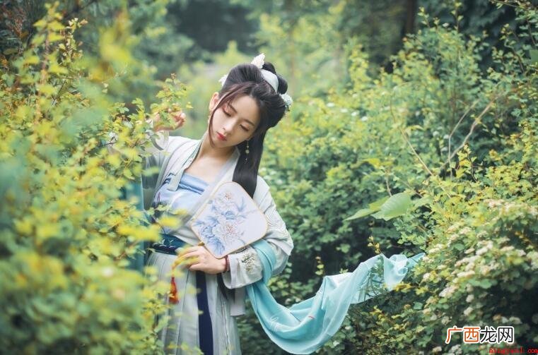 春风拂槛露华浓的意思是什么? 春风拂槛露华浓的意思是什么