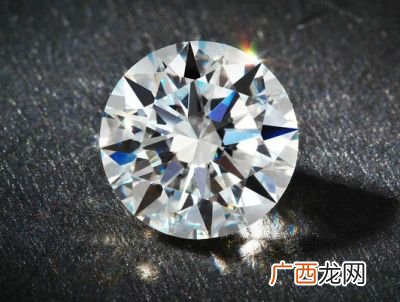 钻石有什么颜色,为什么钻石是白色的？