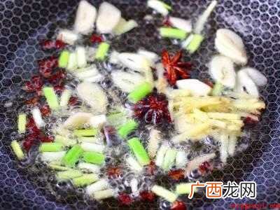 冻鱼怎么好吃共有4步,海杂鱼酱焖冻豆腐、鱼泡鲫鱼冻、海浮鱼冬