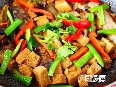 冻鱼怎么好吃共有4步,海杂鱼酱焖冻豆腐、鱼泡鲫鱼冻、海浮鱼冬