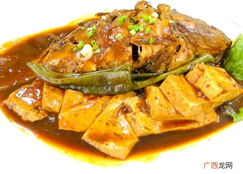 鲤鱼炖豆腐的简单做法,鲤鱼炖千层豆腐的家常做法？