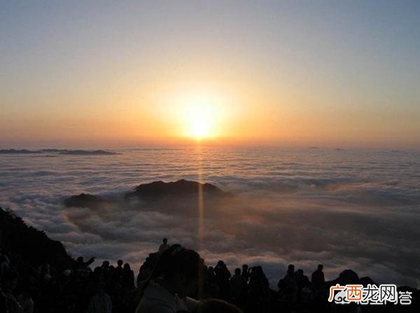 泰山日出是什么时候,每年大约什么时节在泰山能看到美丽的日出？