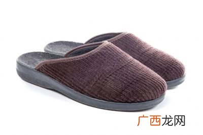 翻毛皮鞋如何打理,翻毛皮鞋平时怎样打理，收起来的话要先怎样处理一下？
