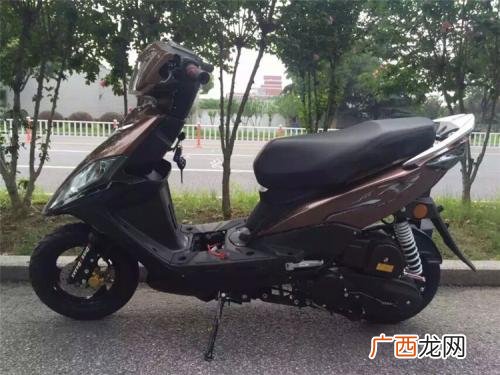 踏板摩托车怎么换机油,125踏板摩托车怎么换机油滤芯？