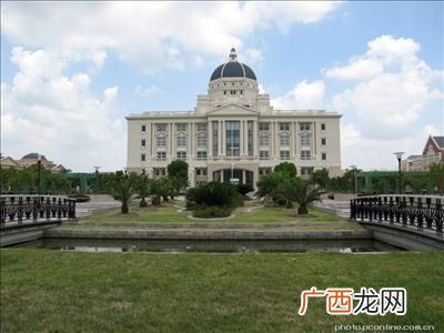 上海外国语大学是985的吗,上海外国语大学怎样？