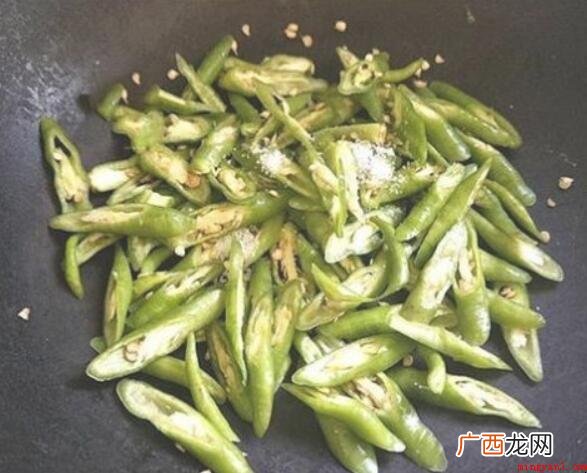 杭椒炒肉简单易做,好吃下饭,自己在家做饭,卫生又划算 杭椒炒肉怎么做