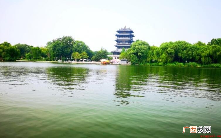 一城山色半城湖的上一句是什么