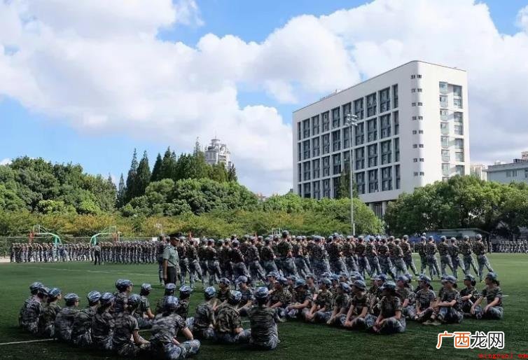 “连”是军队中的一个军事单位,它的最高指挥官是连长,军衔一般 一营有多少人