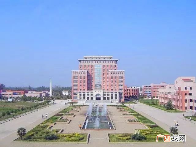 大中专院校包括本科院校吗,本科院校里面包含专科吗？