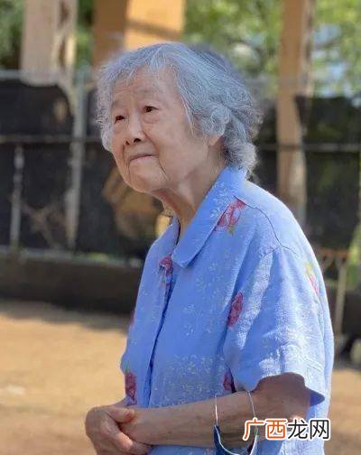 闻一多的生平简介和主要事迹,《闻一多先生的说和做》主要内容？