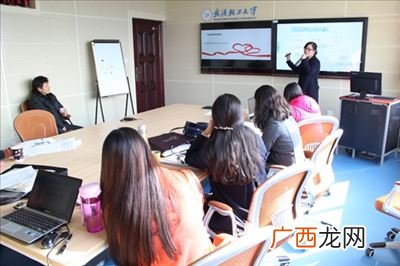 什么是微格教学模式,\"2 2\"教学评价法？\"2 2\"教学评价法的主要优点有哪些？