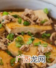 猪肉炖豆腐怎么做,小白菜五花肉炖豆腐东北做法？