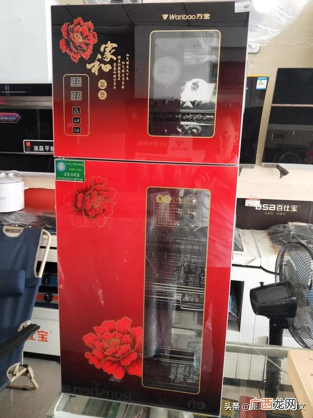 如何才能成为一名合格的游戏主播,当游戏主持人容易吗？
