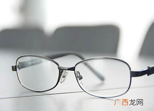 aojo眼镜属于什么档次,aojo钻晶是什么公司的?