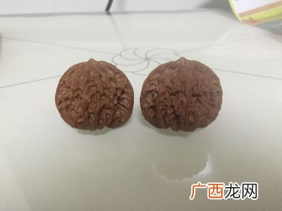 什么叫盘龙纹狮子头,满天星狮子头核桃和盘龙纹狮子头核桃有什么区别？