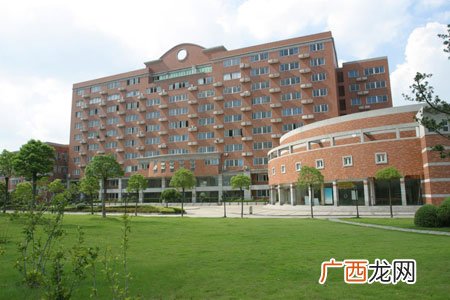 同济大学在哪如何,请问同济大学怎么走？