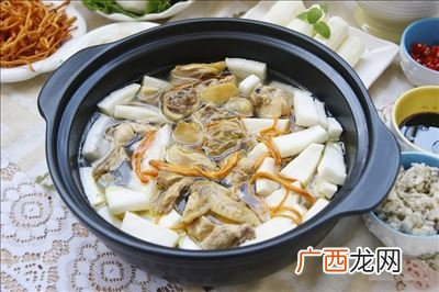 椰子鸡火锅做法,马蹄椰子鸡火锅的做法？