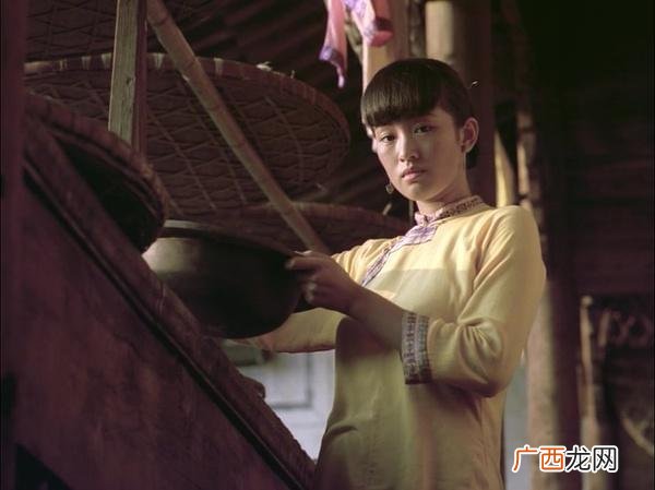 巩俐演的菊豆是什么电视剧,巩俐出演的电影两个字？