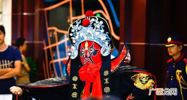 川剧变脸是哪个剧种的绝活,变脸是四川哪里地区的？