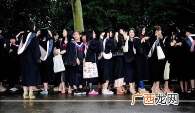 清华大学毕业的名人有哪些,北大和清华出过哪些名人？