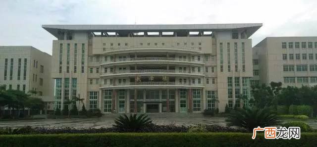 闽南理工学院学费,闽南理工学院的学费一年要多少？