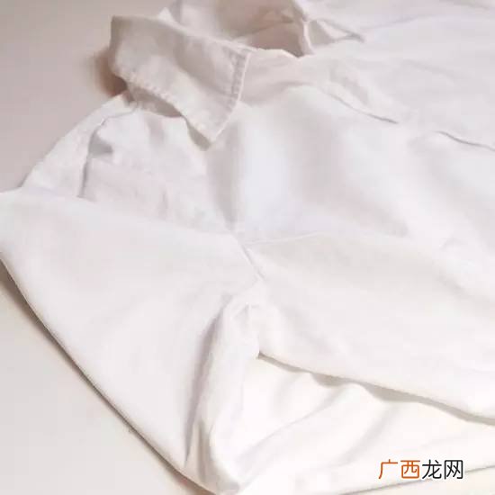 白色衣服怎样洗更白,用洗衣机导致衣服越洗越黄，想衣服干净白洁，解决的方法有哪些？