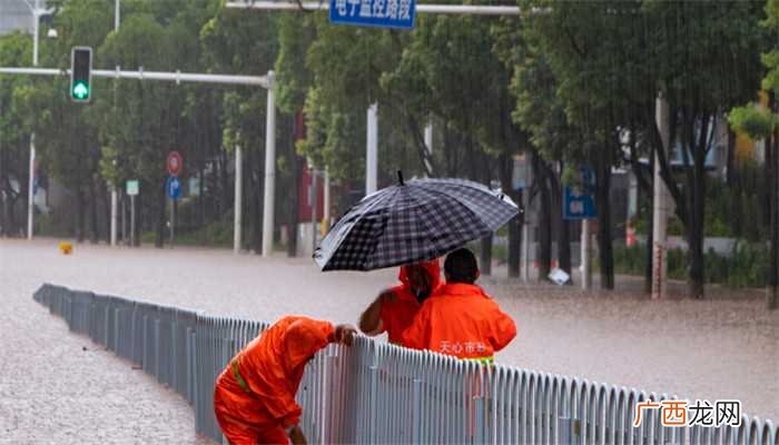 梦见自己在水里行走怎么个情况