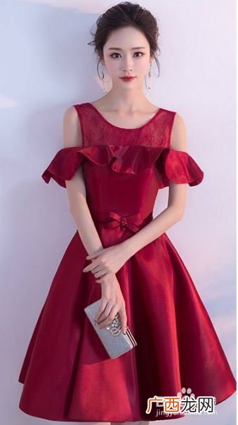 订婚穿什么衣服好女性,订婚穿什么衣服最合格？