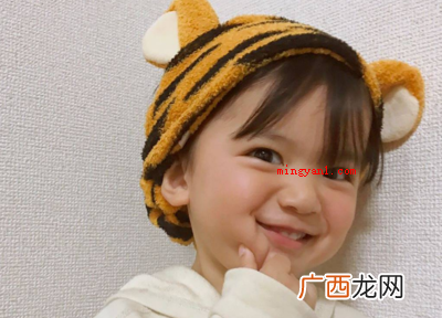 简略回应实际上笑靥如花这一词语的意思是形容女子的笑脸像花儿一 笑靥如花什么意思