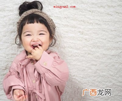 简略回应实际上笑靥如花这一词语的意思是形容女子的笑脸像花儿一 笑靥如花什么意思