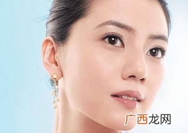 眼的哪种种类桃花眼卧蚕眼,眼睛的姿态特点？
