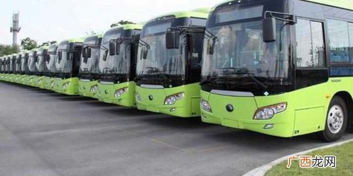 什么软件可以知道公交车走到哪了,公交车通过怎么查到哪个站？