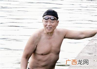 老版水浒演李逵的演员是谁啊,老版李逵饰演者？