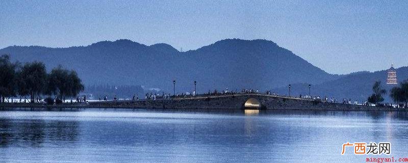 西湖归属于浙江省,位于杭州市区中西部,是知名的国家级别5A景 西湖属于哪个省