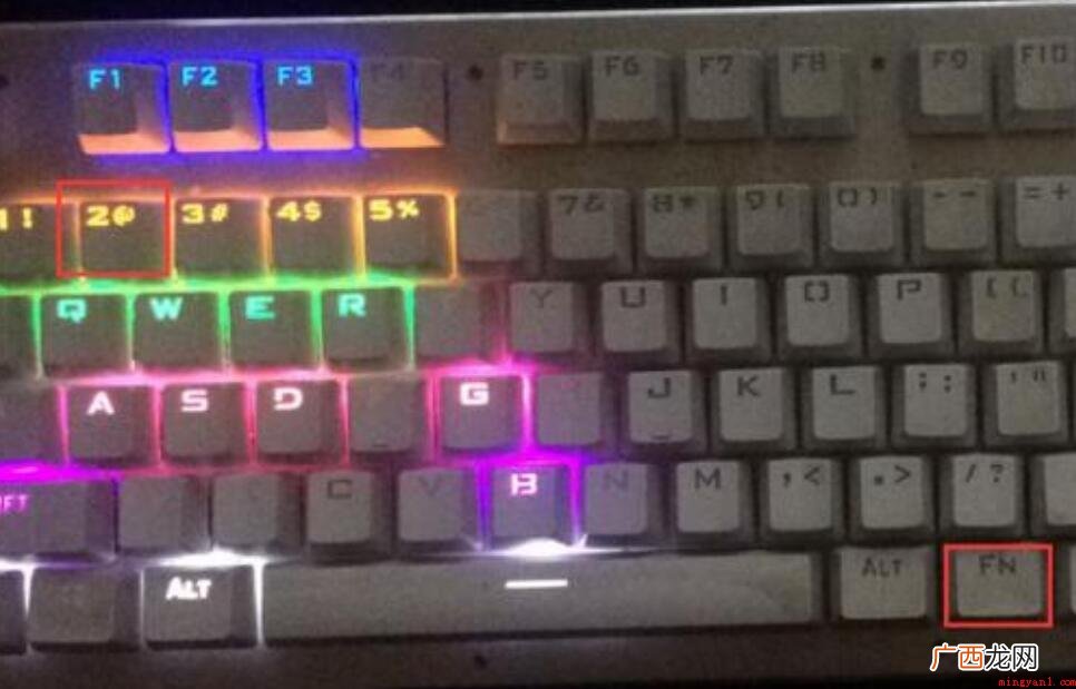 机械键盘怎么调灯光